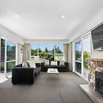 Te Moenga Treasure - Acacia Bay