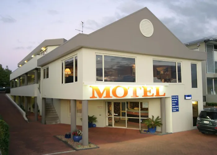 Baycourt Lakefront Motel