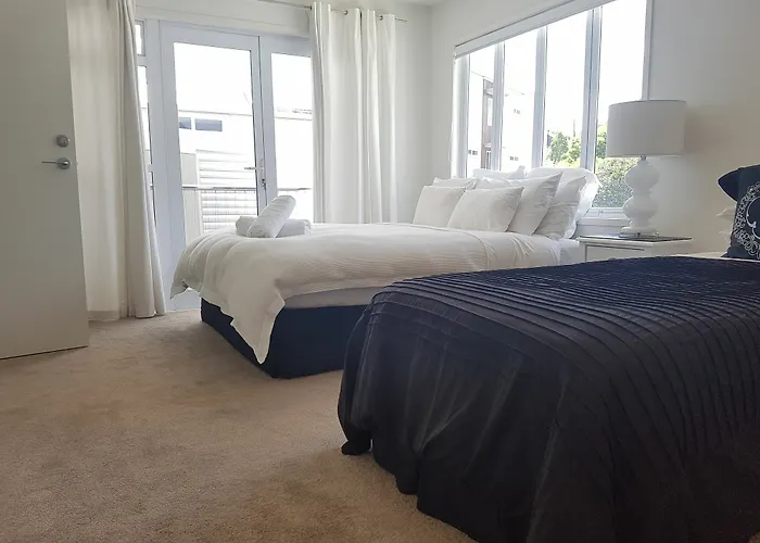 Ultimate Luxury On Lake Terrace