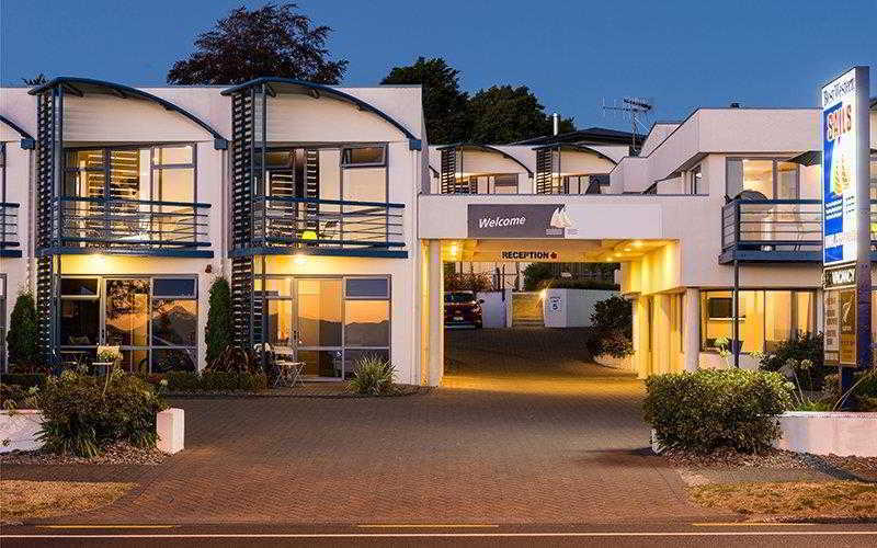 Sails On The Motel 4*