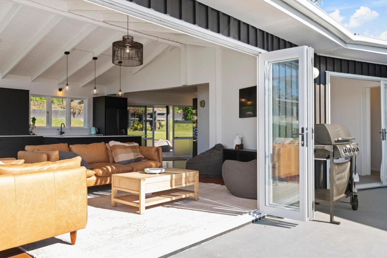 The Black Lake House - Acacia Bay Holiday Holiday home