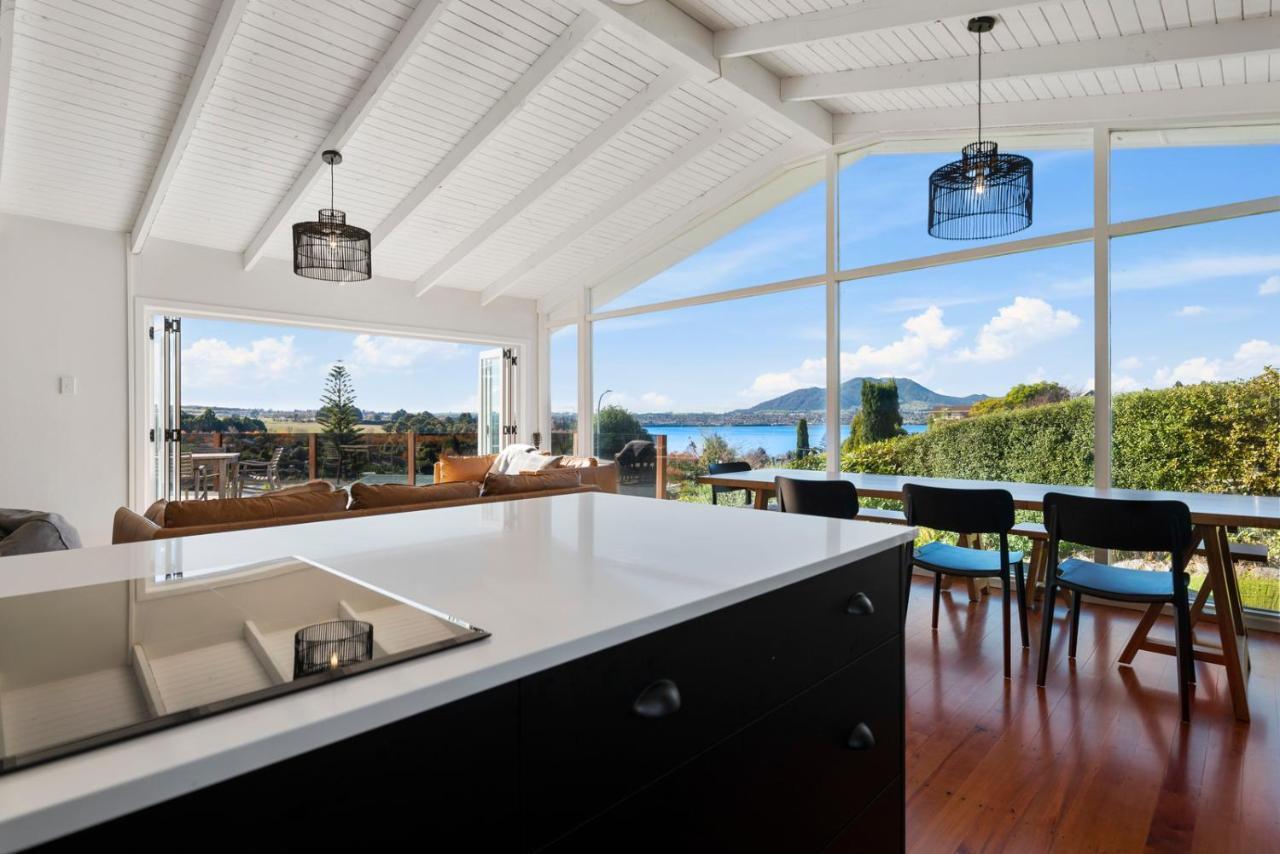 Holiday home The Black Lake House - Acacia Bay Holiday *