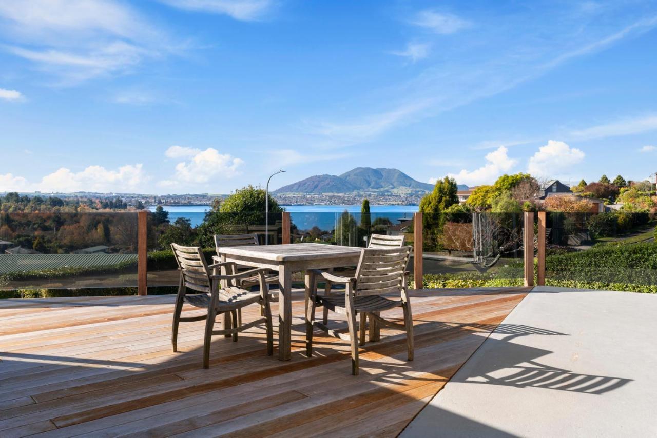 The Black Lake House - Acacia Bay Holiday Holiday home