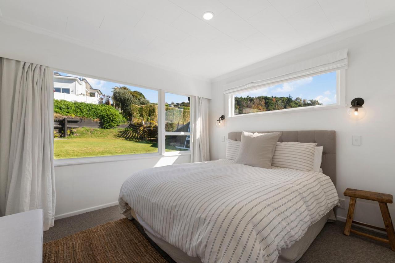 The Black Lake House - Acacia Bay Holiday *