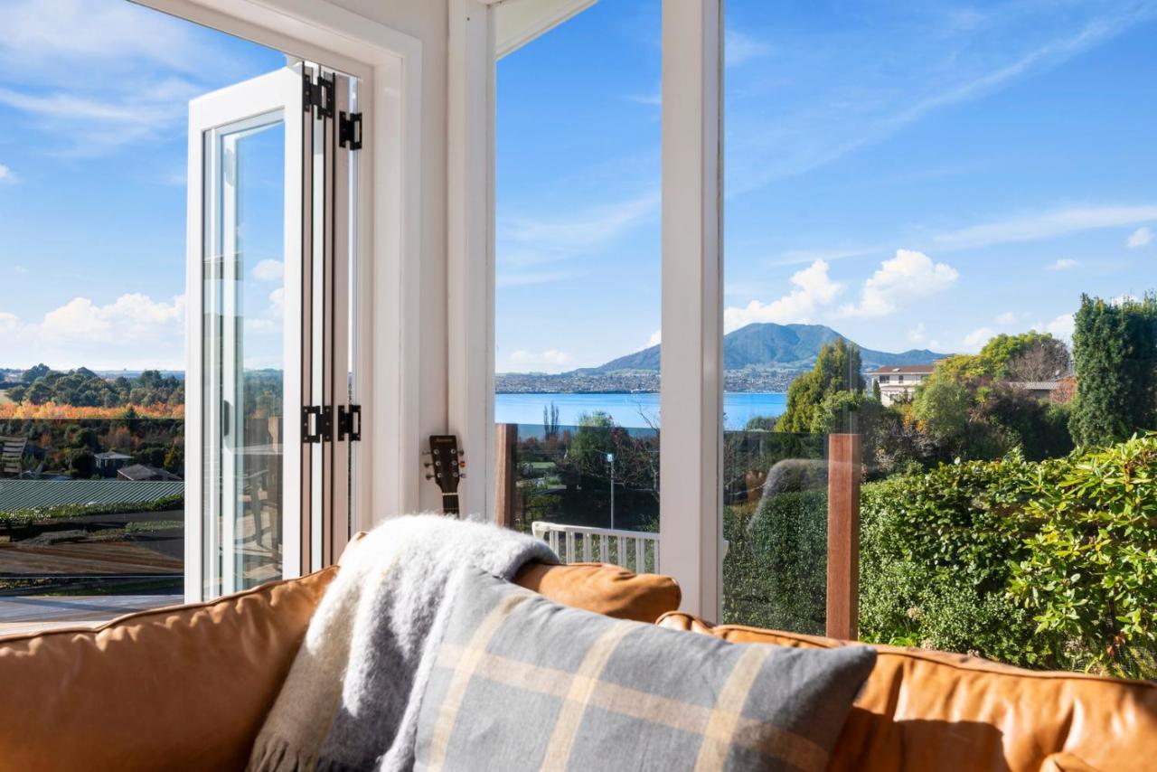 The Black Lake House - Acacia Bay Holiday Holiday home