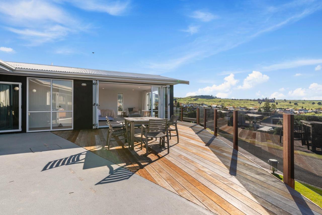 The Black Lake House - Acacia Bay Holiday Holiday home Taupo