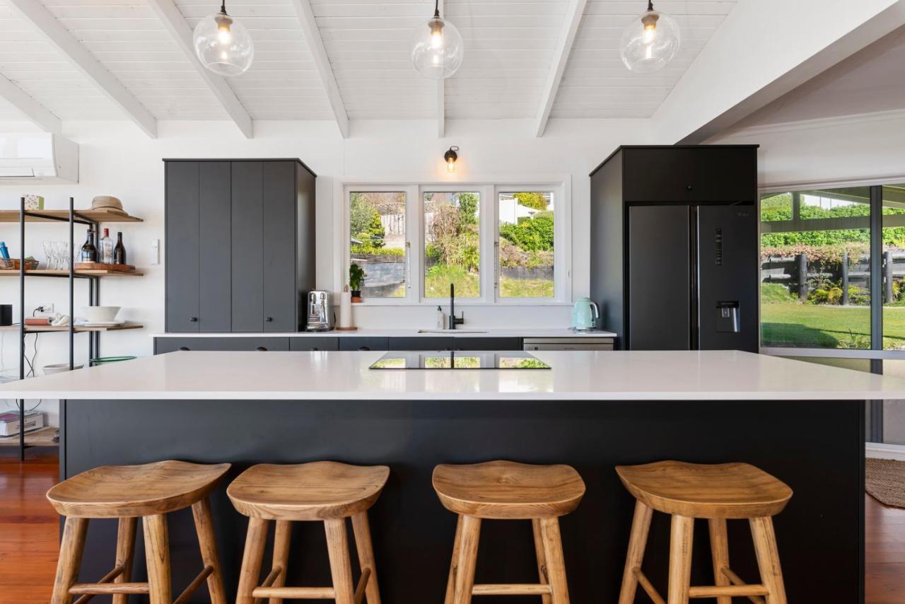 The Black Lake House - Acacia Bay Holiday Holiday home