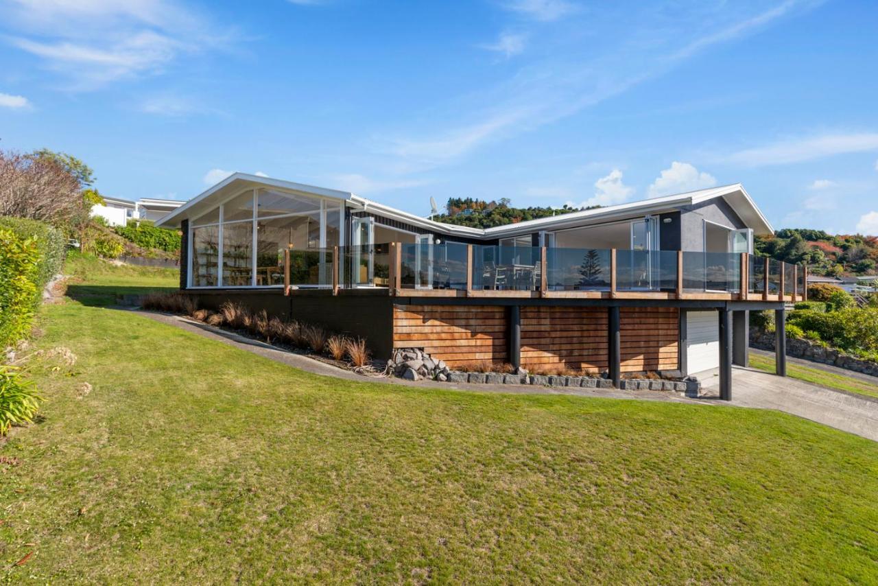 The Black Lake House - Acacia Bay Holiday Holiday home
