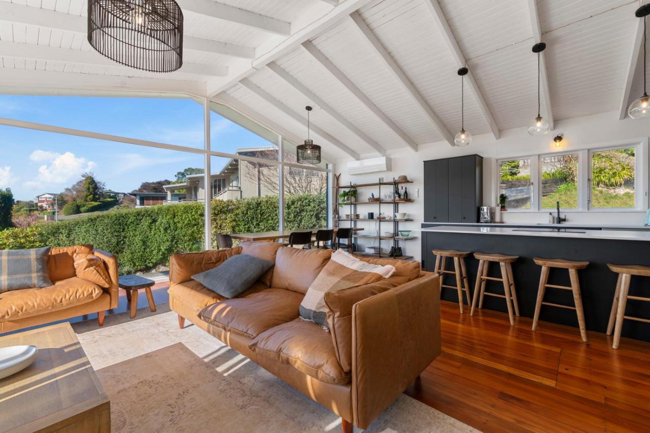 The Black Lake House - Acacia Bay Holiday Holiday home *