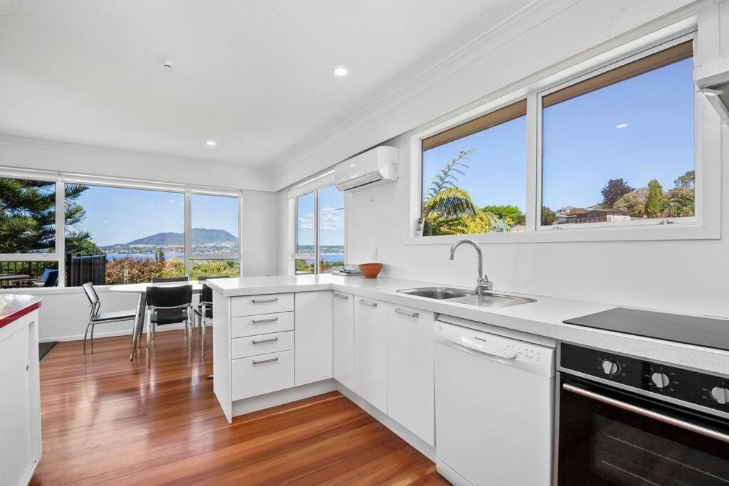 Te Moenga Treasure - Acacia Bay Taupo
