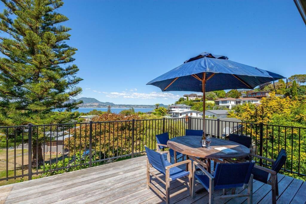Te Moenga Treasure - Acacia Bay