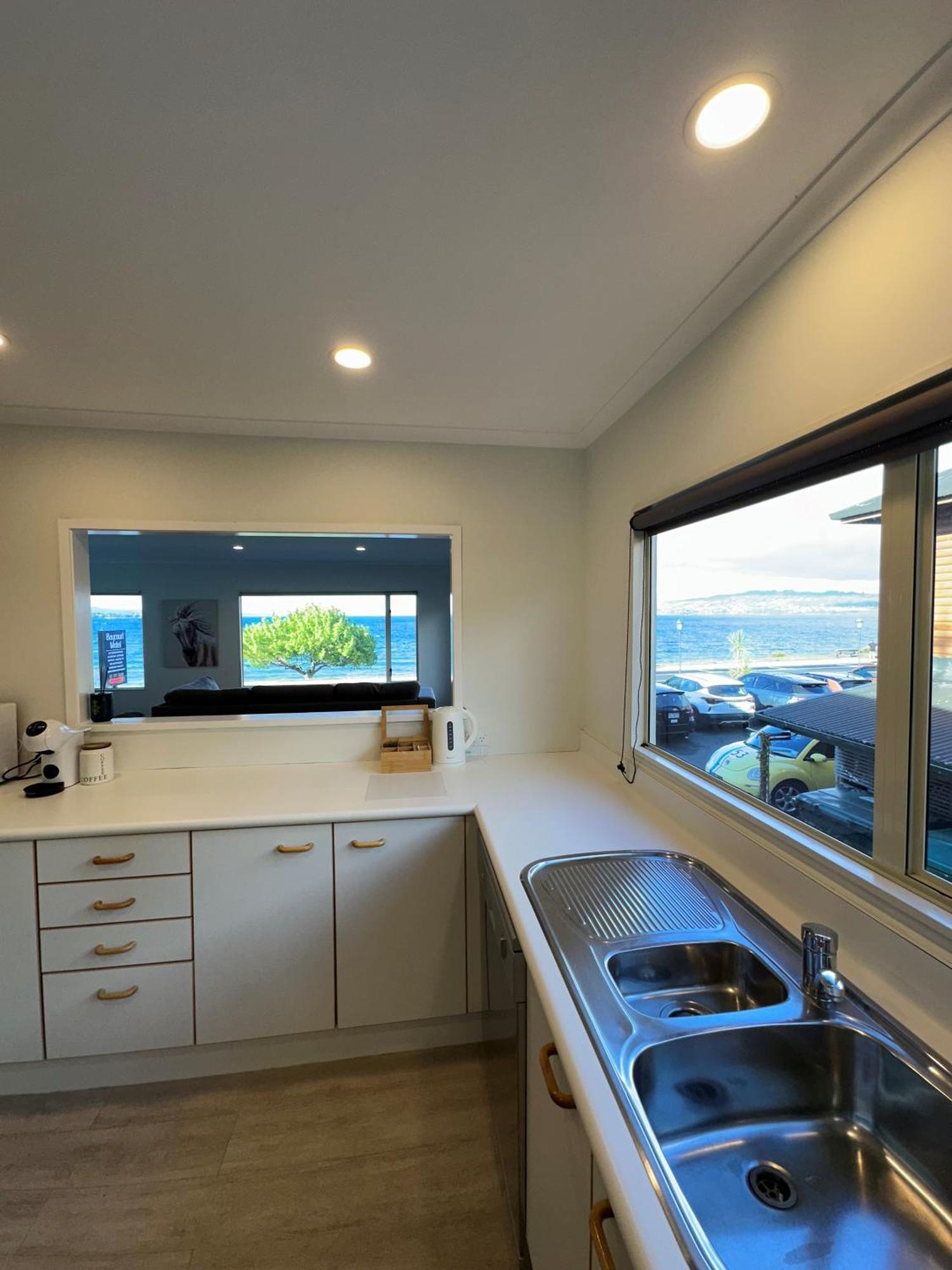 Baycourt Lakefront 4*