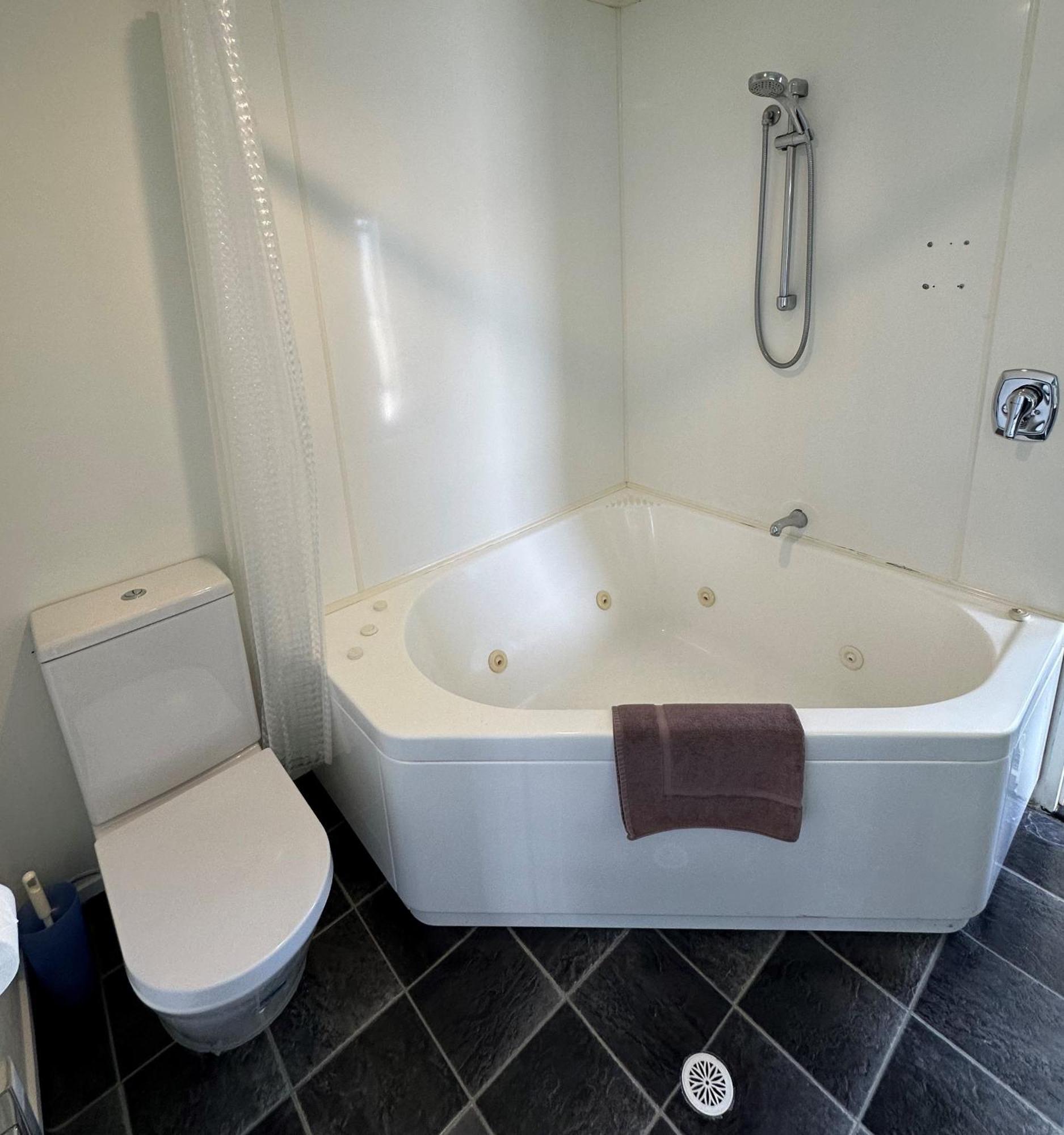 Baycourt Lakefront 4*