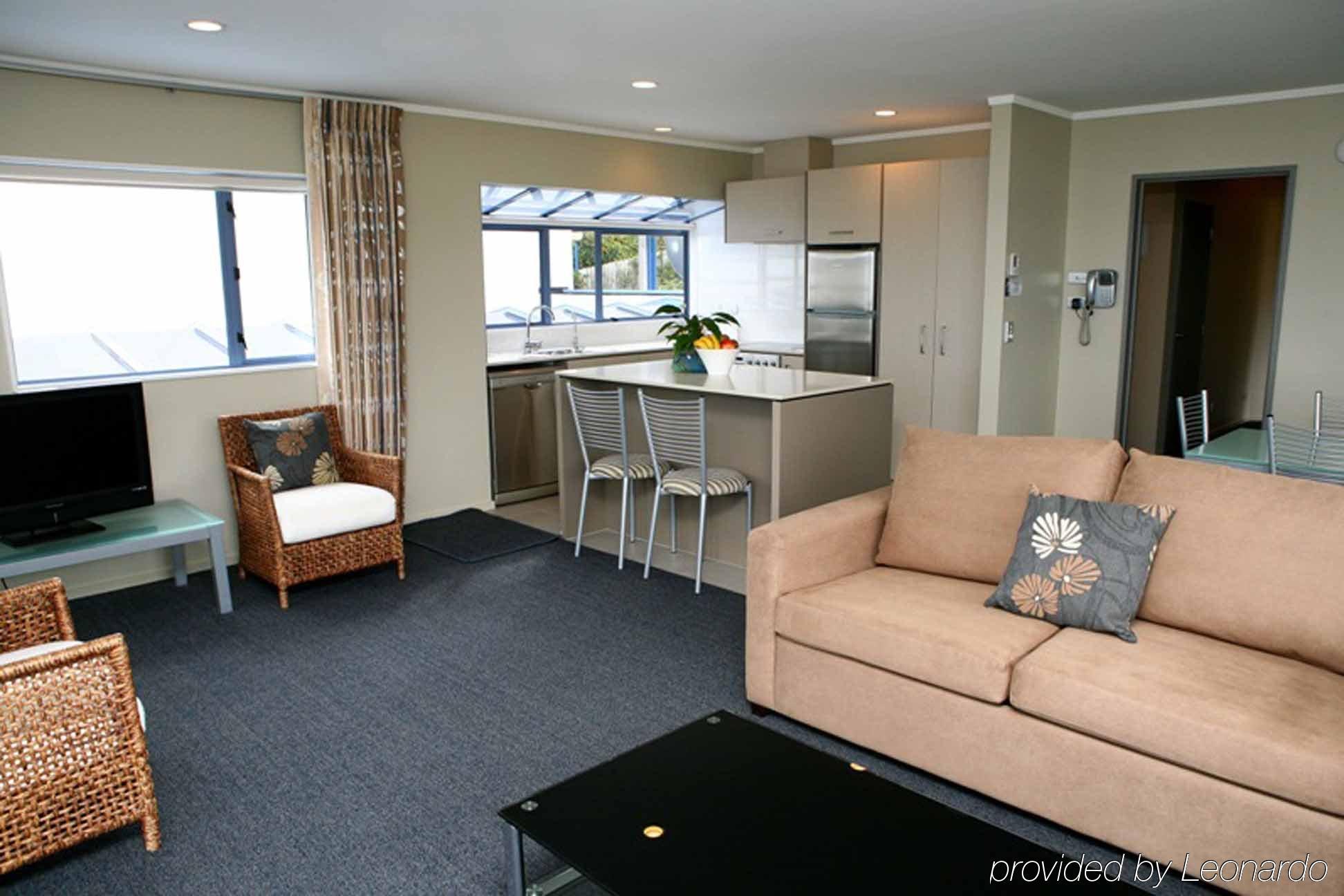 Sails On The Motel 4*