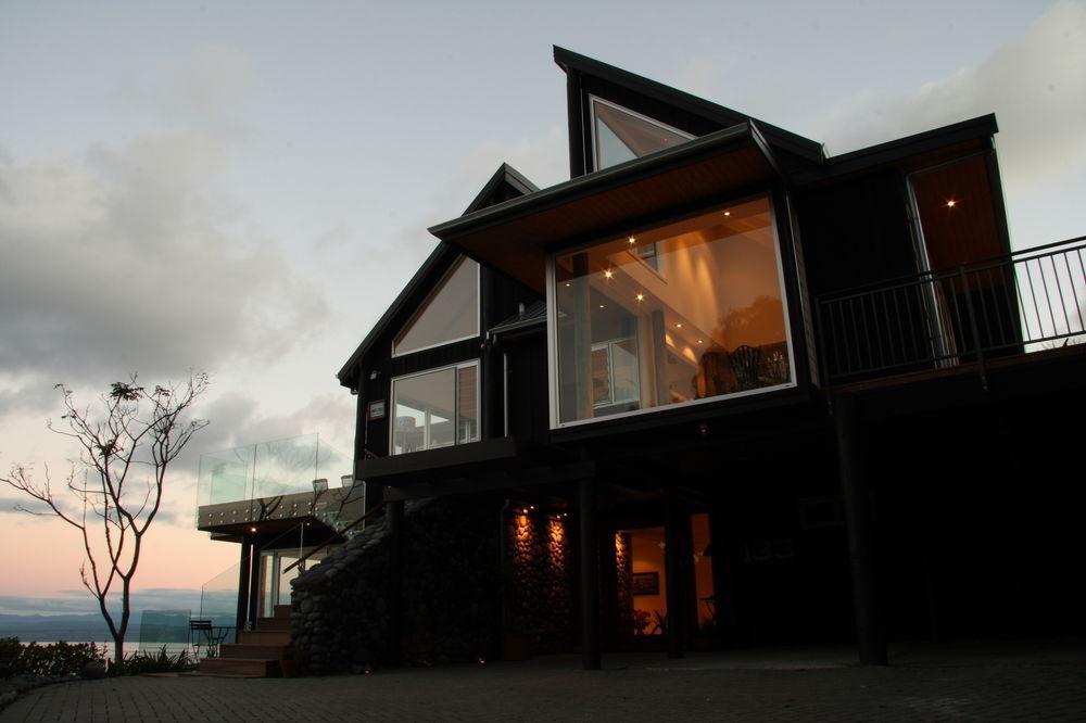 Acacia Cliffs Bed & Breakfast