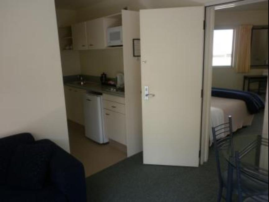 Baycourt Lakefront Motel 4*