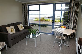 Motel Sails On The