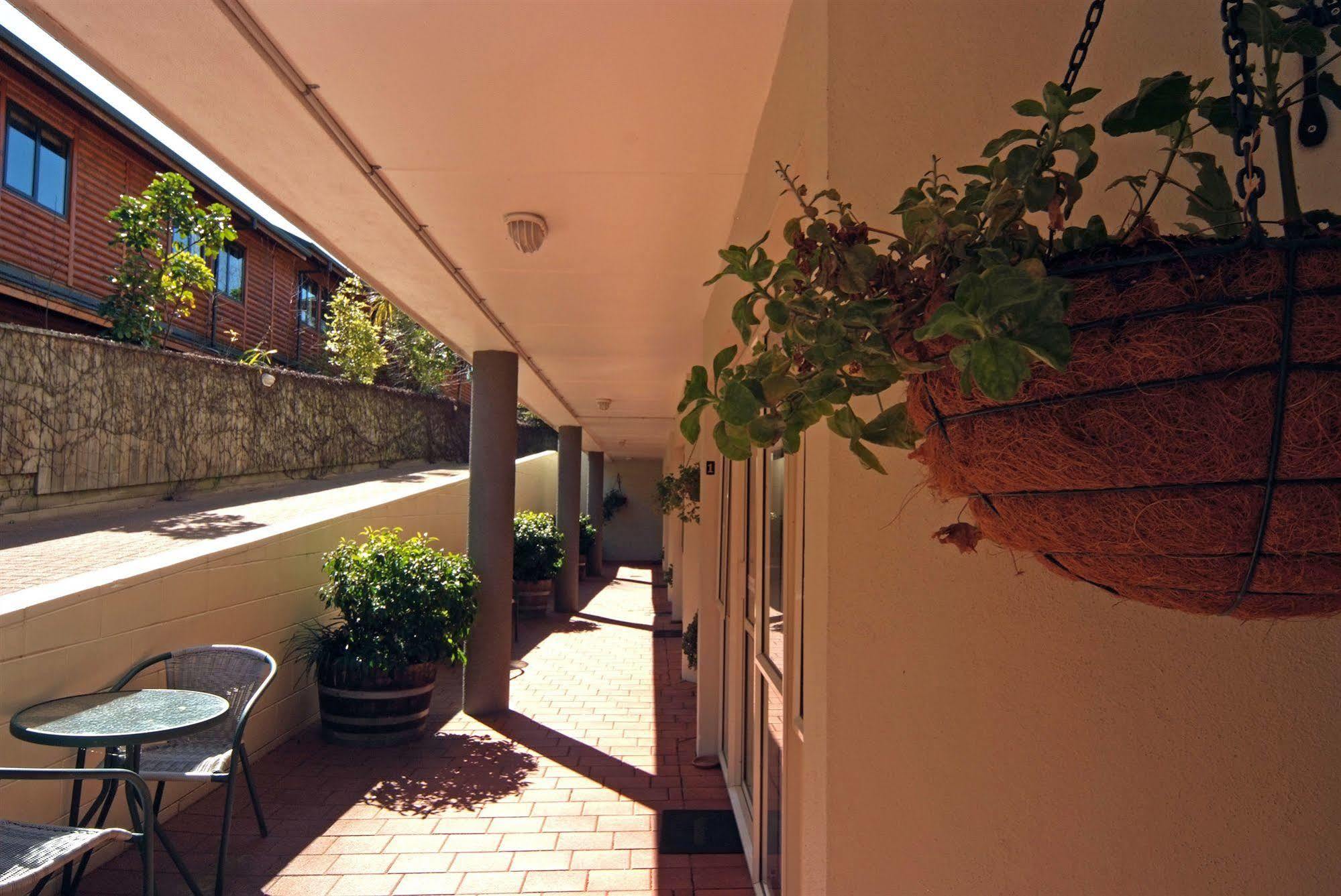 Baycourt Lakefront 4*