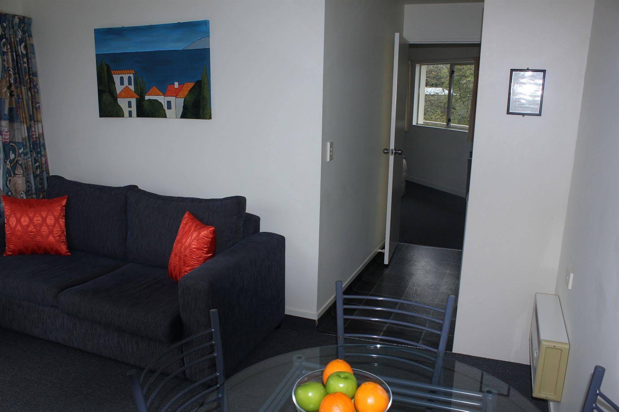 Baycourt Lakefront Motel 4*
