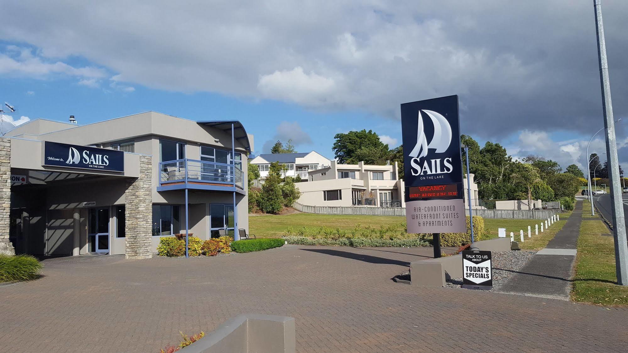 Motel Sails On The