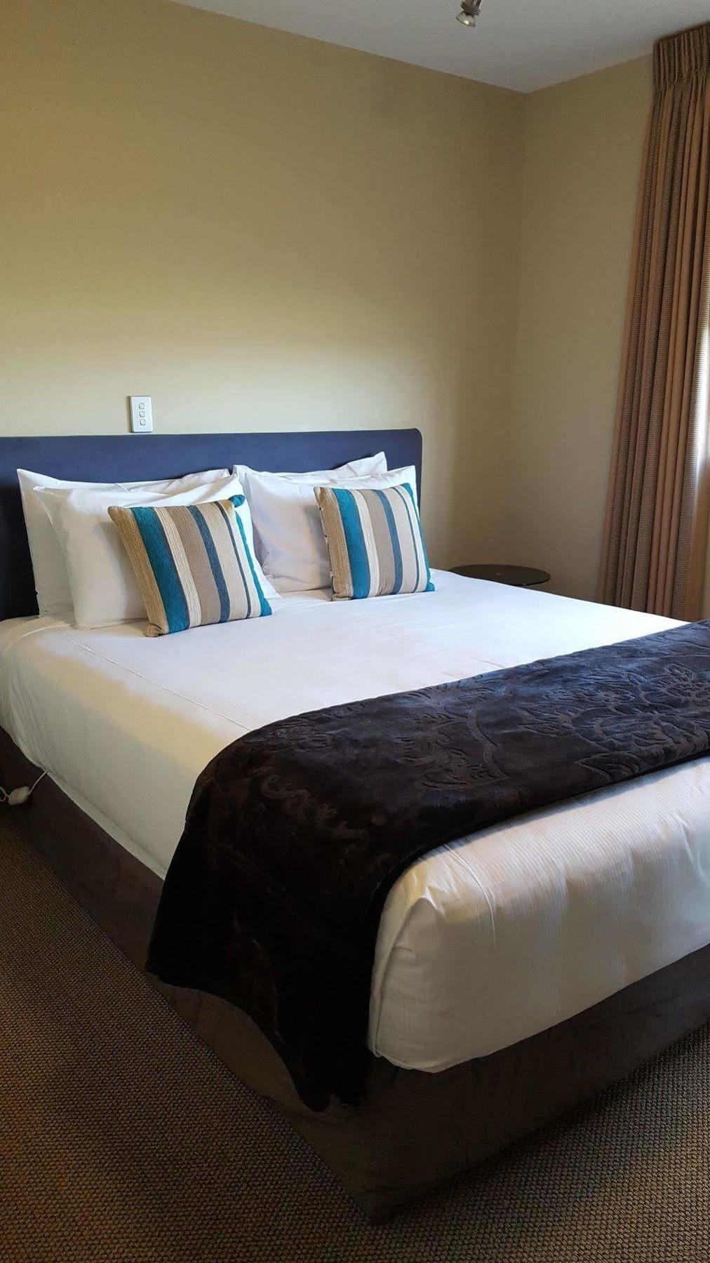 Sails On The Motel 4*