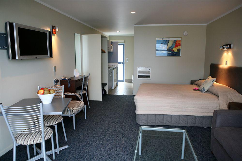 Motel Sails On The