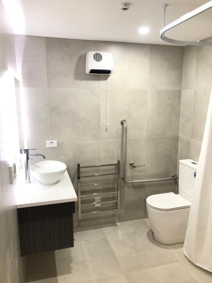 Motel Baycourt Lakefront 4*