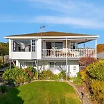 Golden Views On Golders - Hot Tub & Lake Views