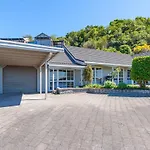 Krissell Castle - Acacia Bay Holiday Home