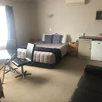 Absolute Lake View Motel