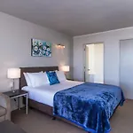 Twin Peaks Lakeside Inn