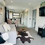 Sunnyside Getaway- Brand New & Central