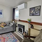 Cosy Lockwood In Town