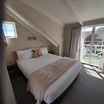 Cottage Mews Motel