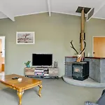 Spacious Nukuhau Stay Near Town With Parking And Comfort