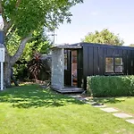 Walnut Cottage - Private Outdoor Spa Pool