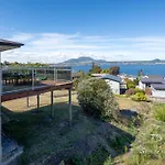 Lofty Lakeviews - Acacia Bay Holiday Home
