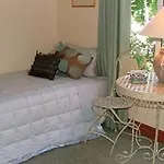 Acacia Bay Lodge Bed & Breakfast