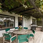 Wharewaka Bach - Lake Taupo Holiday Home