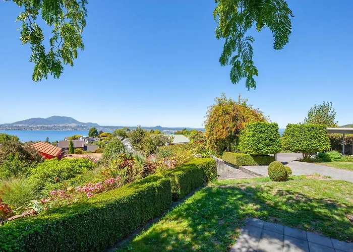 Krissell Castle - Acacia Bay Holiday Home