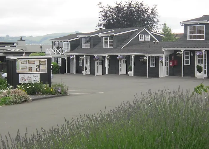 Cottage Mews Motel