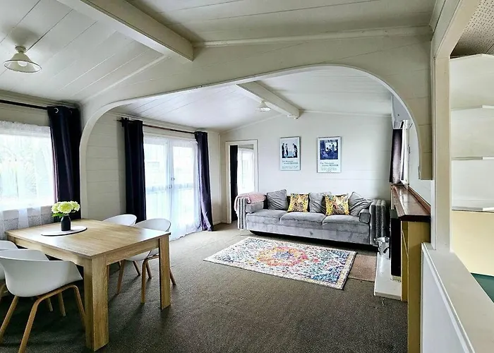 Cosy Lockwood In Town