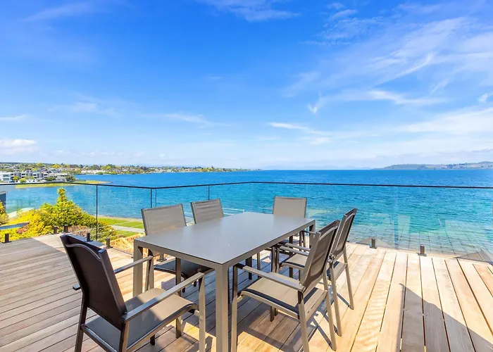 Stunning Lake Views Spa Pool