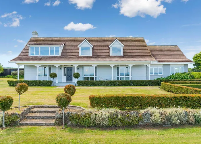 Group & Family Retreat, Spacious Home, Pool & Spa