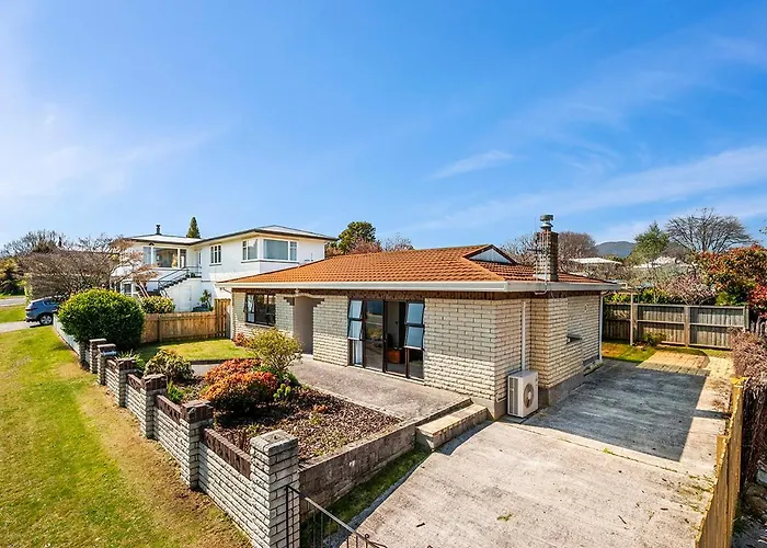 Heathcote Cottage - Taupo Holiday Home