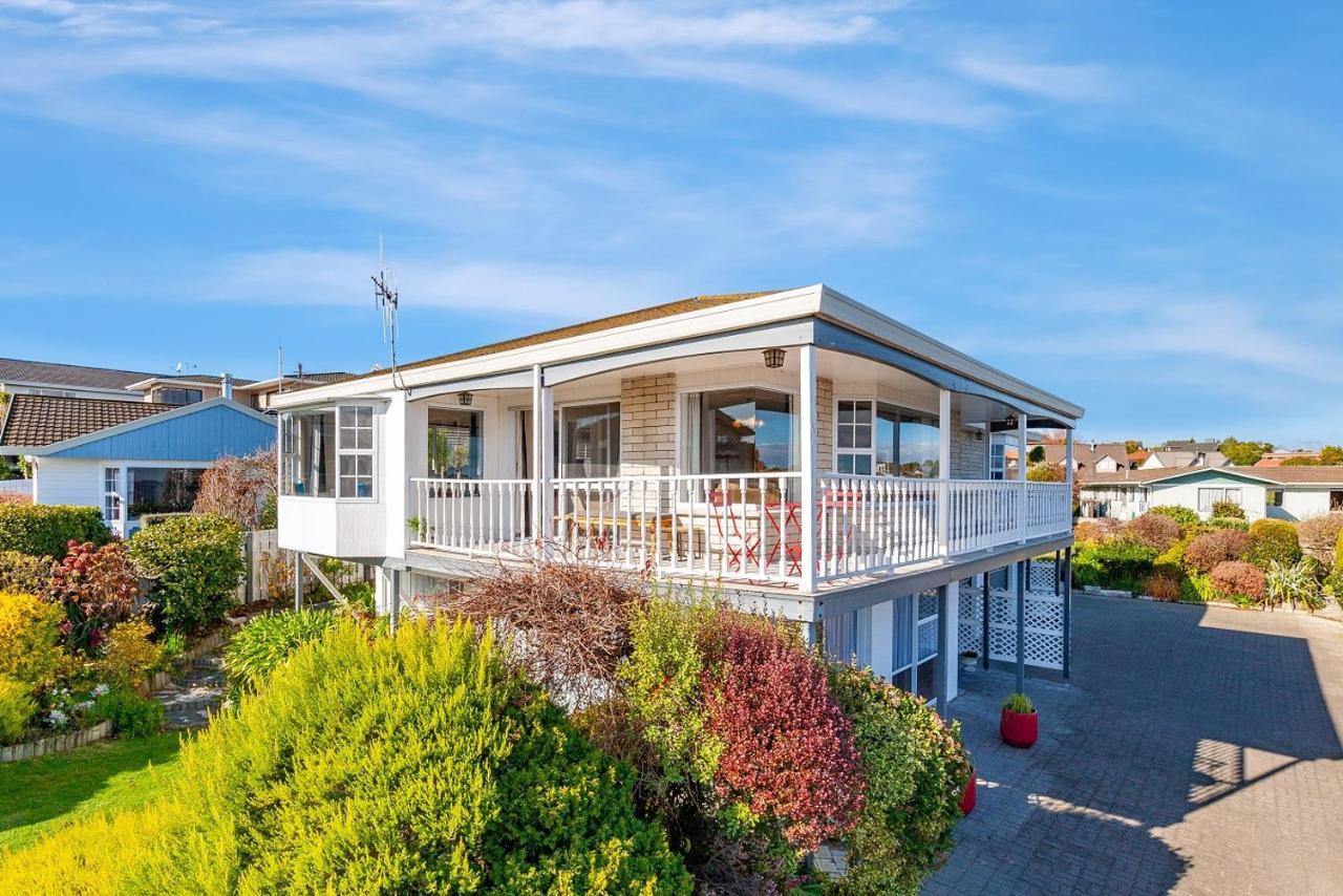 Golden Views On Golders - Hot Tub & Views * Taupo