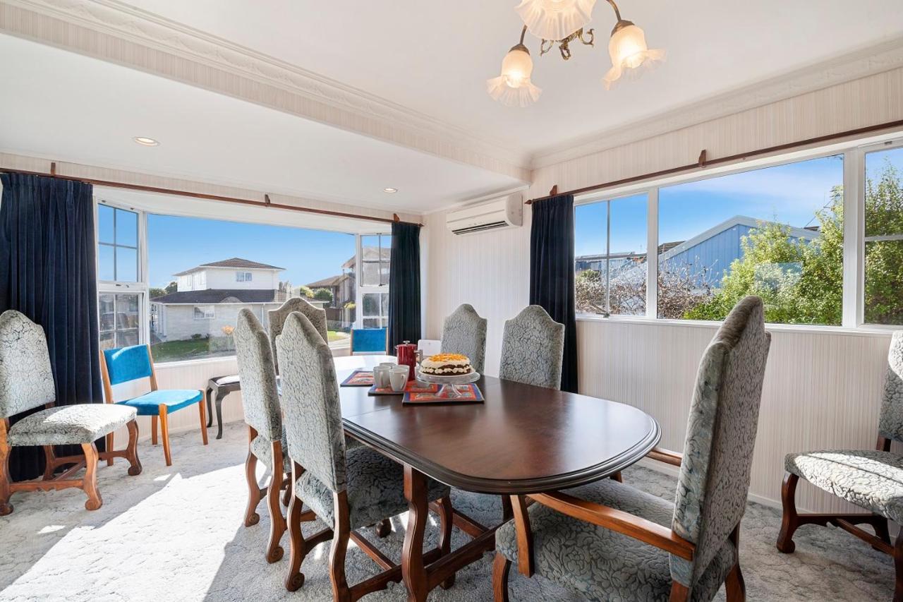 Golden Views On Golders - Hot Tub & Views Taupo