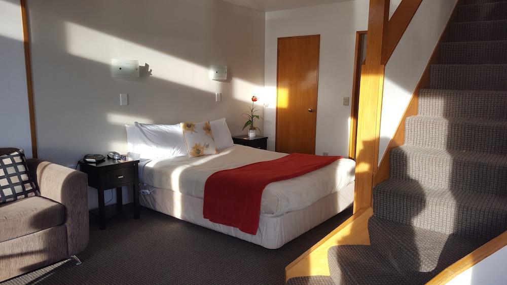 Cascades Lakefront 5*