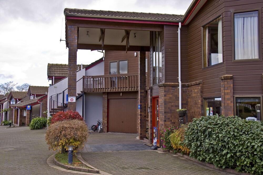Cascades Lakefront Motel 5*