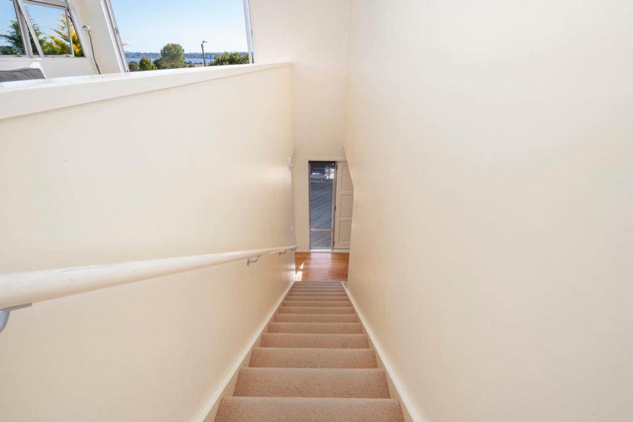 Pokaka House - Wharewaka Holiday home Taupo